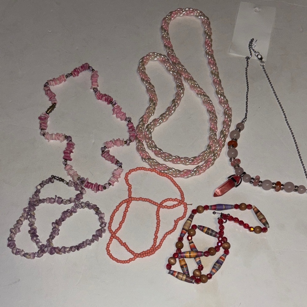 PINK BUNDLE OF 6 NECKLACES ALL DIFFERENT SHADES OF PINK 
ELASTIC/SHELL/PENDANT